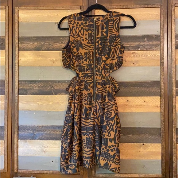 Ark & Co Side Cut Out Dress - Picture 3 of 4